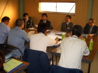 審査報告の様子