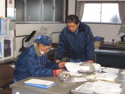 製造グループの打ち合わせの写真