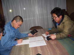 決まったことをノートに書いている写真