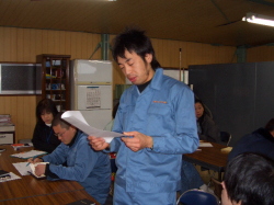 感想を発表している写真