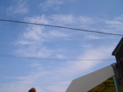 春を思わせるのどかな空の写真