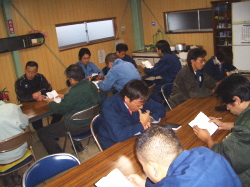 勉強会に集まった社員の写真