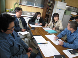 熱く語っている話し合いの写真