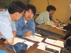 意見交換をしている写真