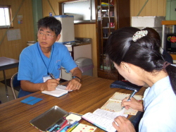 大切なことをメモしている写真