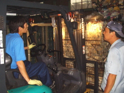 荷物を無事に指定位置に置いた写真