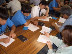 何を書くかを悩んでいる写真