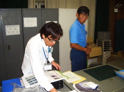 営業マンとサービスマンの写真