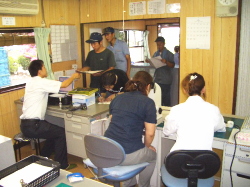 検査をしている写真