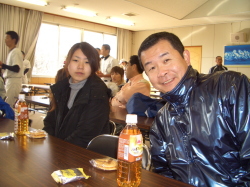 掃除が終わっておだやかな顔をしているウエストン社員の写真