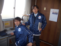営業マン二人による記念写真