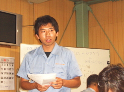 グループの意見を発表している写真