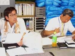 活動内容を報告している写真