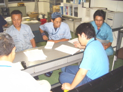 別途商品関連の会議の写真