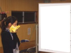 発表している写真