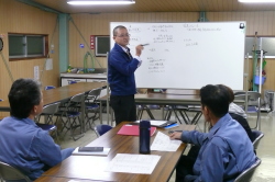 説明している写真