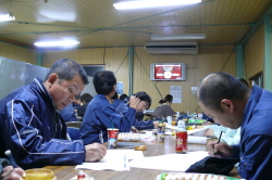 テキストに書き込んでいる写真